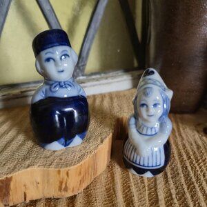 Delft Blue porcelain-style salt and pepper shaker Blauw Holland Dutch Souvenir
